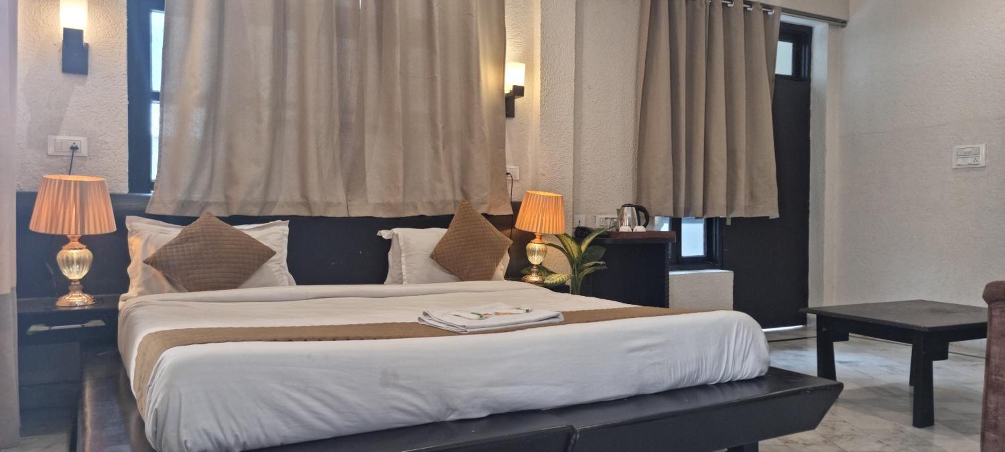 Praana Wellness Resort By Around Stays ริชิเคช ภายนอก รูปภาพ