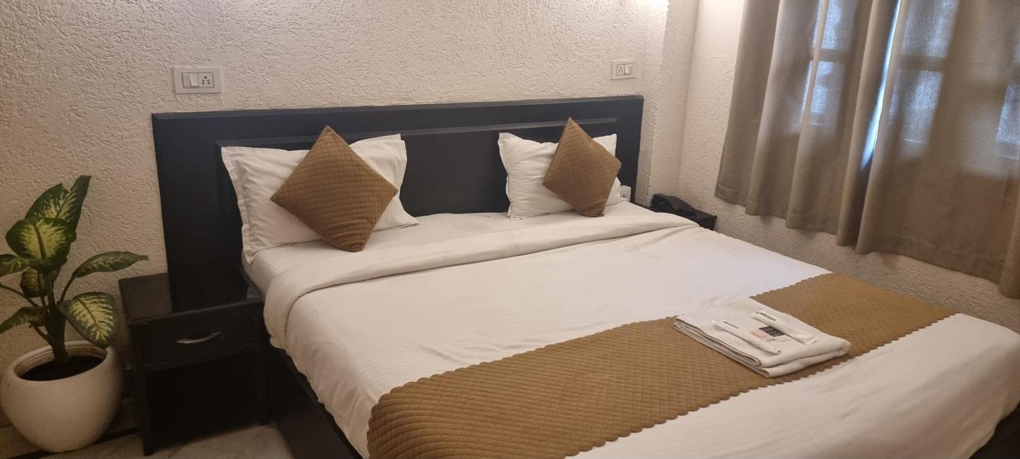 Around Stays-Prana Wellness Resort ริชิเคช ภายนอก รูปภาพ