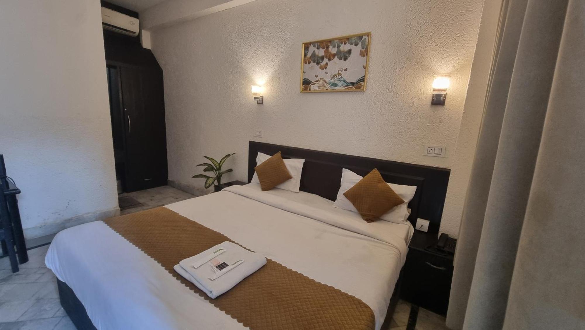 Praana Wellness Resort By Around Stays ริชิเคช ภายนอก รูปภาพ