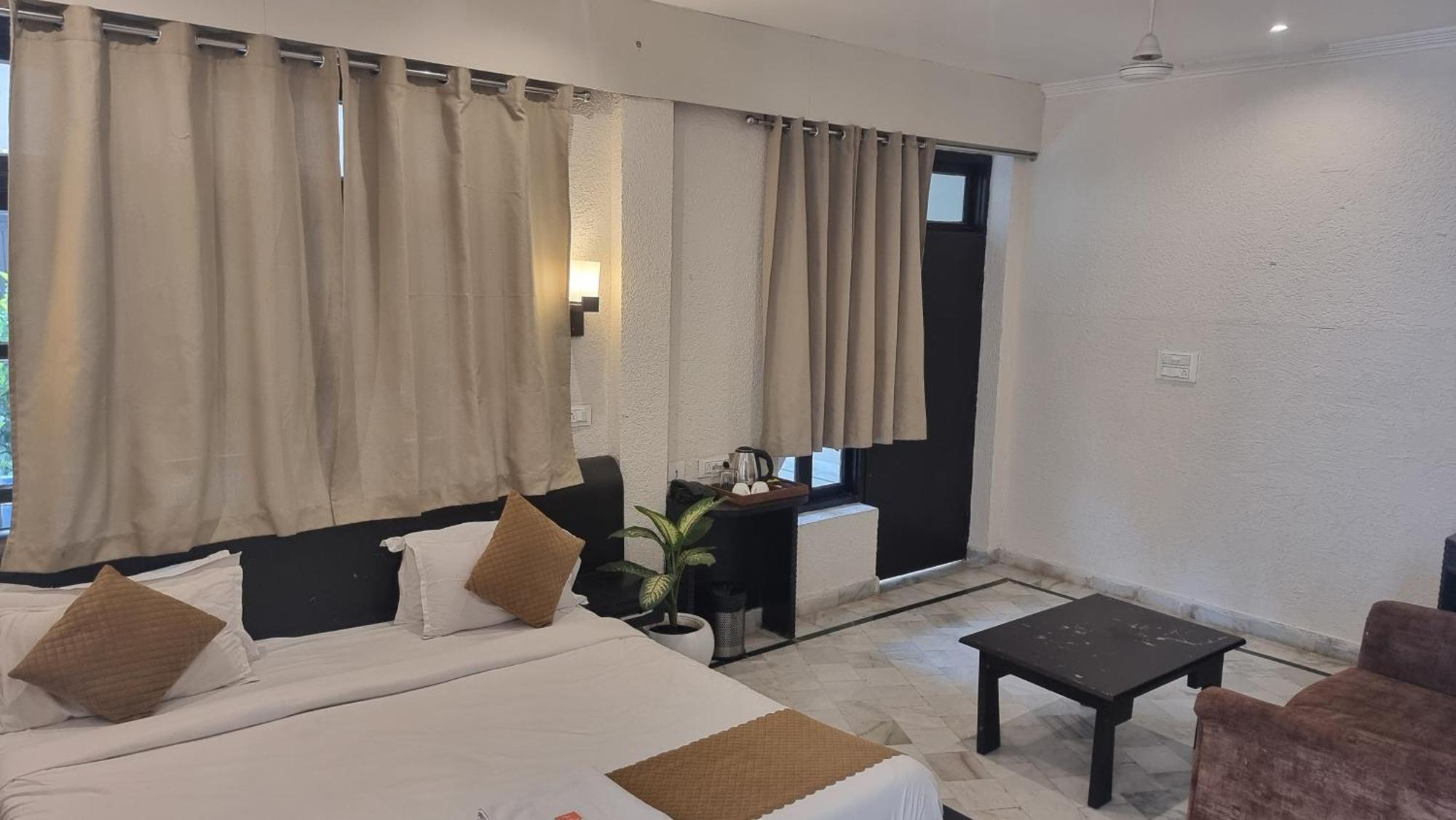 Around Stays-Prana Wellness Resort ริชิเคช ภายนอก รูปภาพ