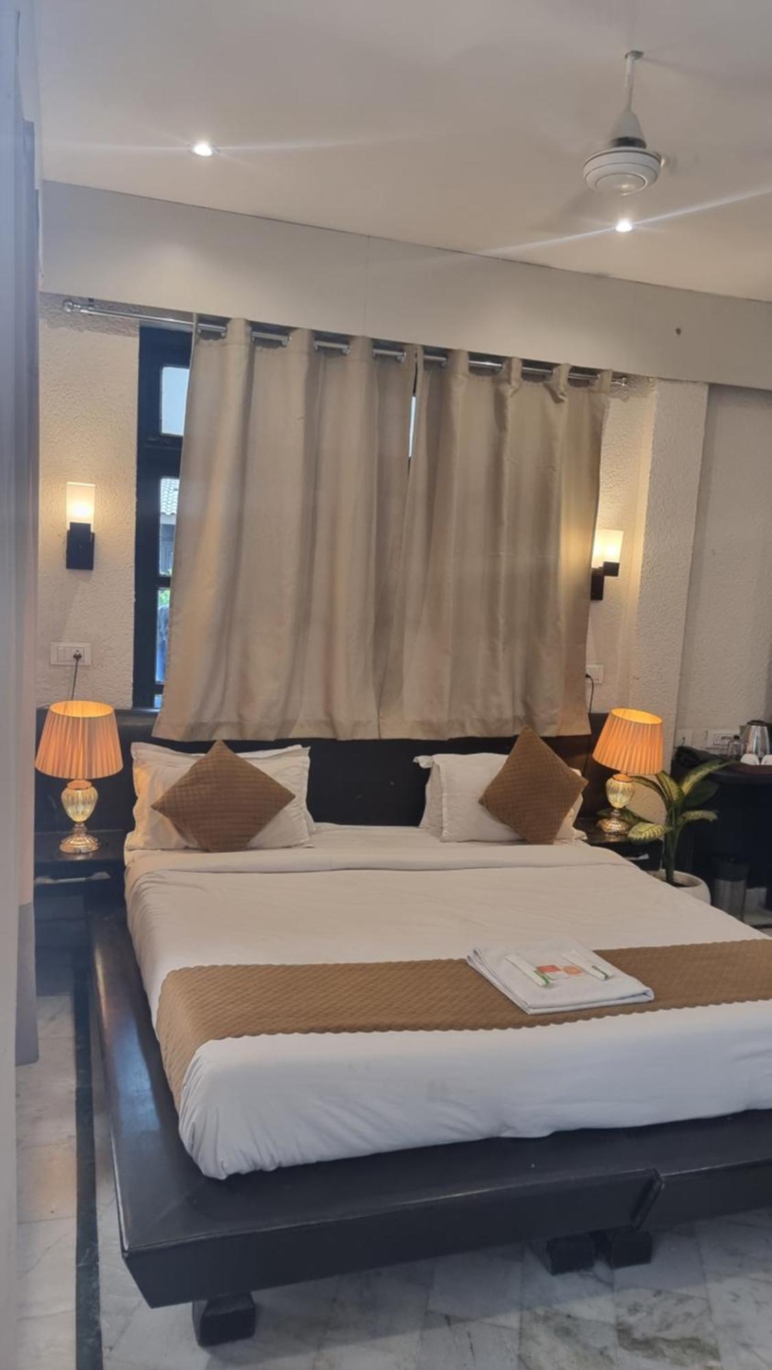 Praana Wellness Resort By Around Stays ริชิเคช ภายนอก รูปภาพ