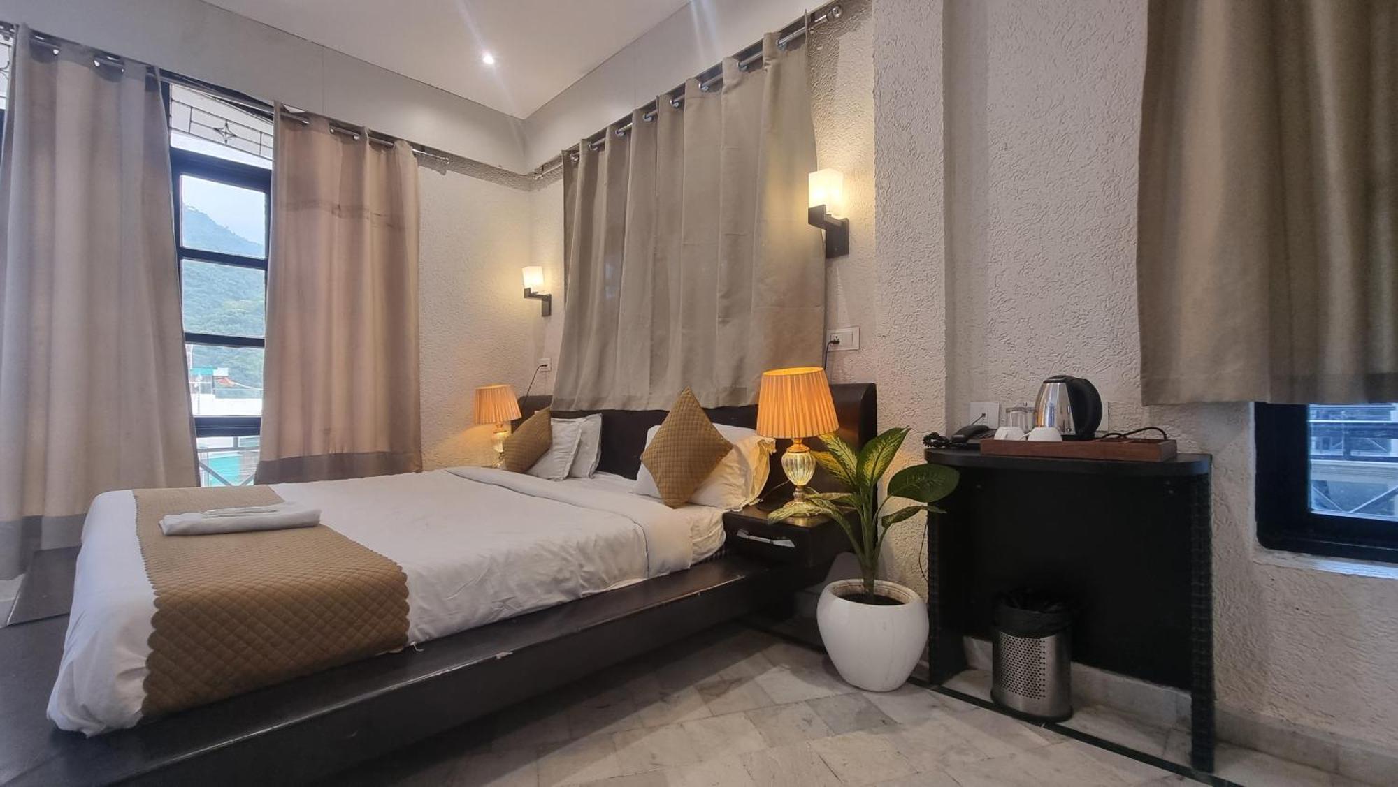 Praana Wellness Resort By Around Stays ริชิเคช ภายนอก รูปภาพ
