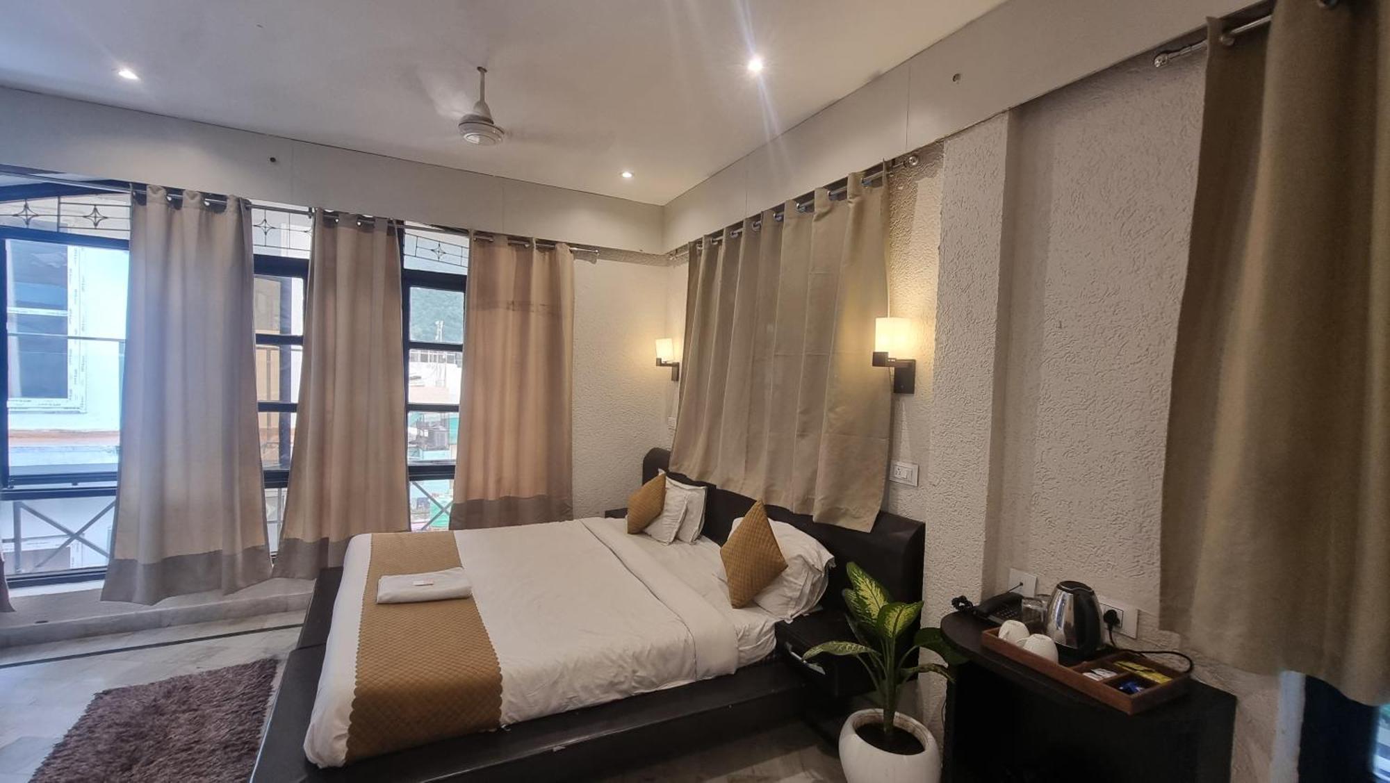 Praana Wellness Resort By Around Stays ริชิเคช ภายนอก รูปภาพ