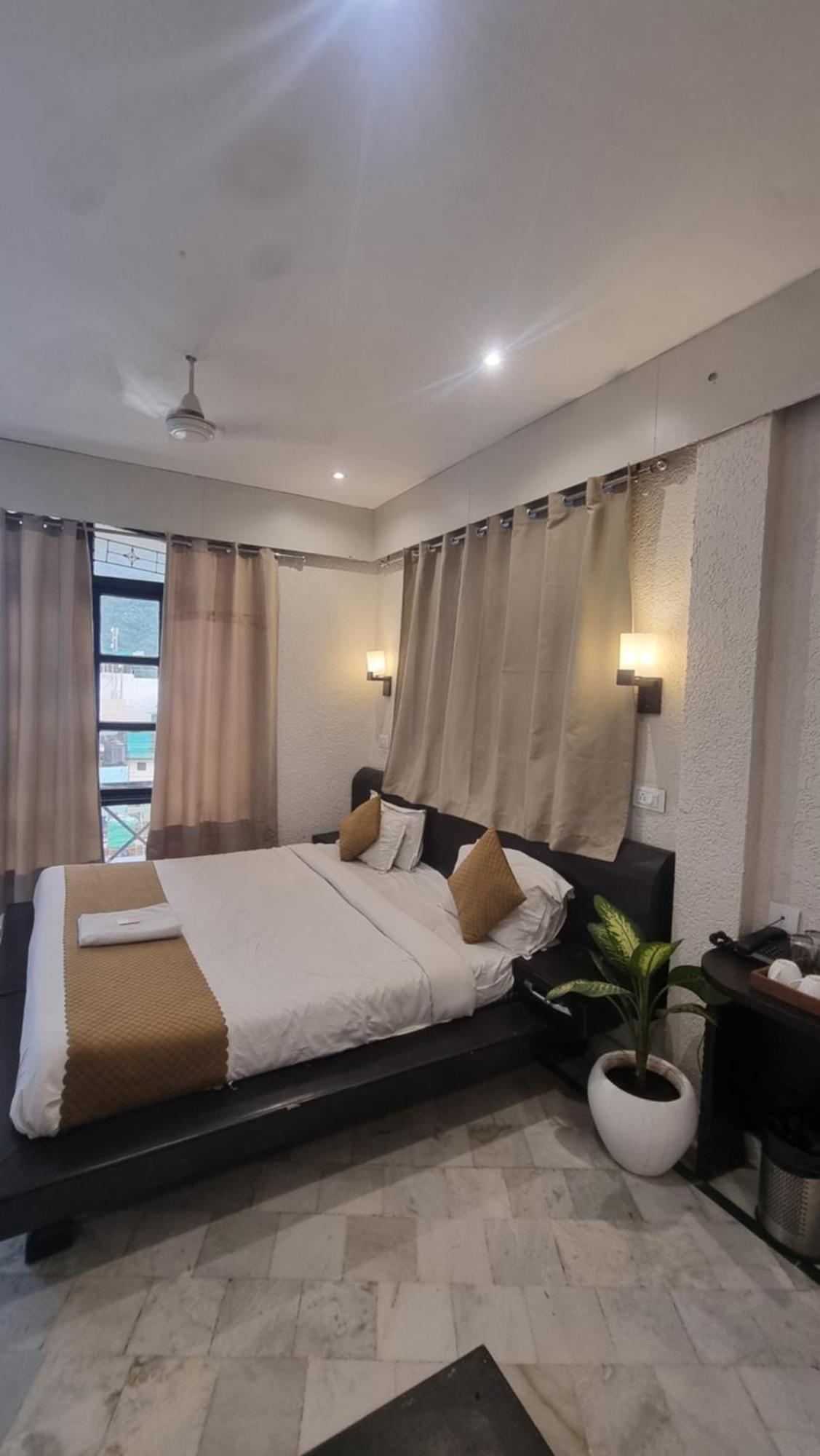 Praana Wellness Resort By Around Stays ริชิเคช ภายนอก รูปภาพ