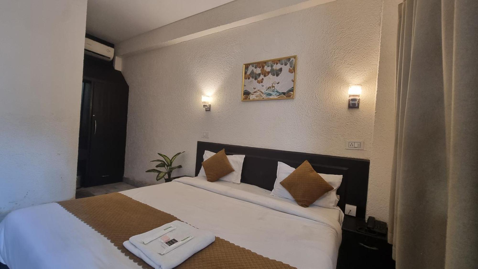 Praana Wellness Resort By Around Stays ริชิเคช ภายนอก รูปภาพ