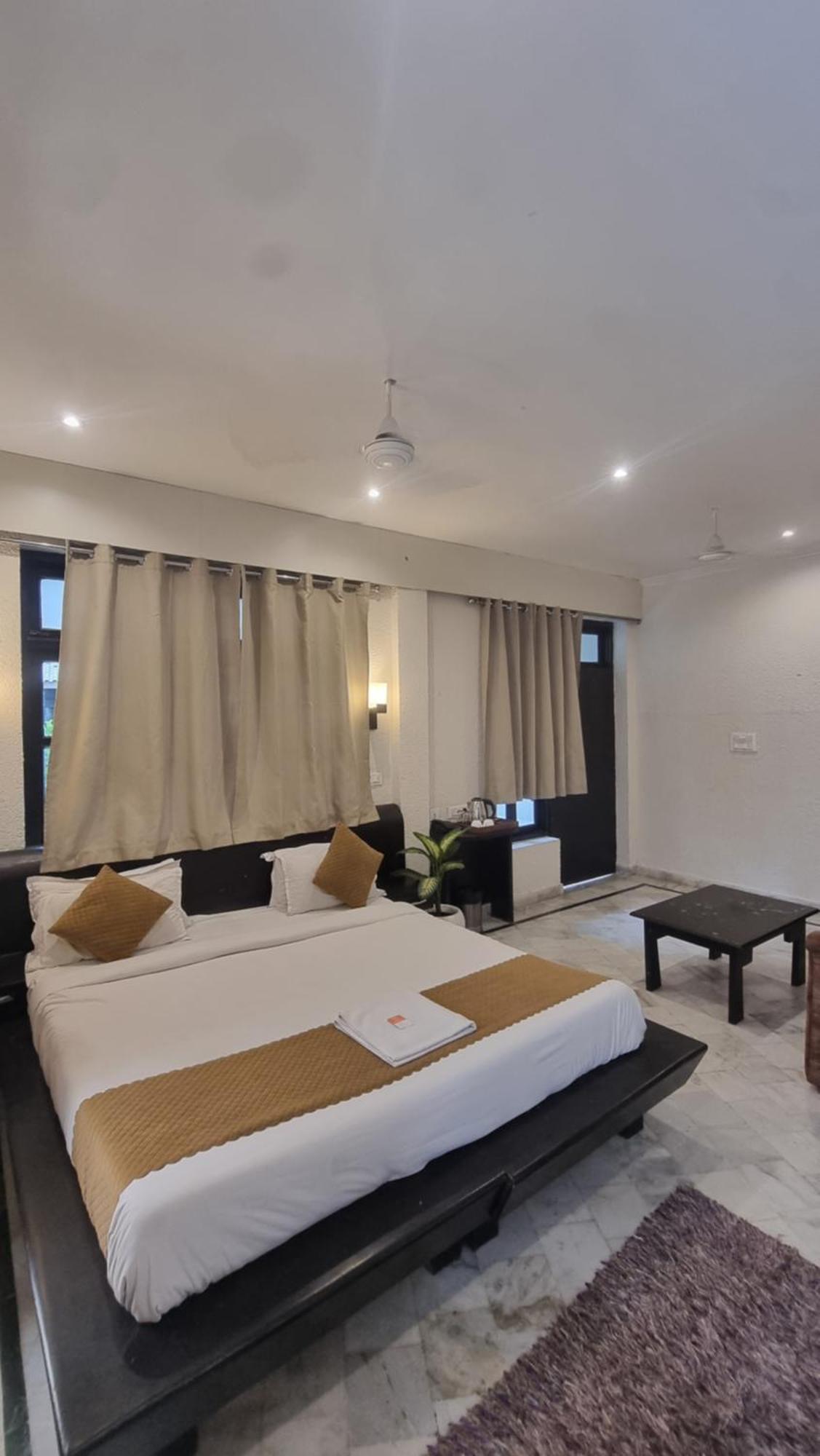 Praana Wellness Resort By Around Stays ริชิเคช ภายนอก รูปภาพ