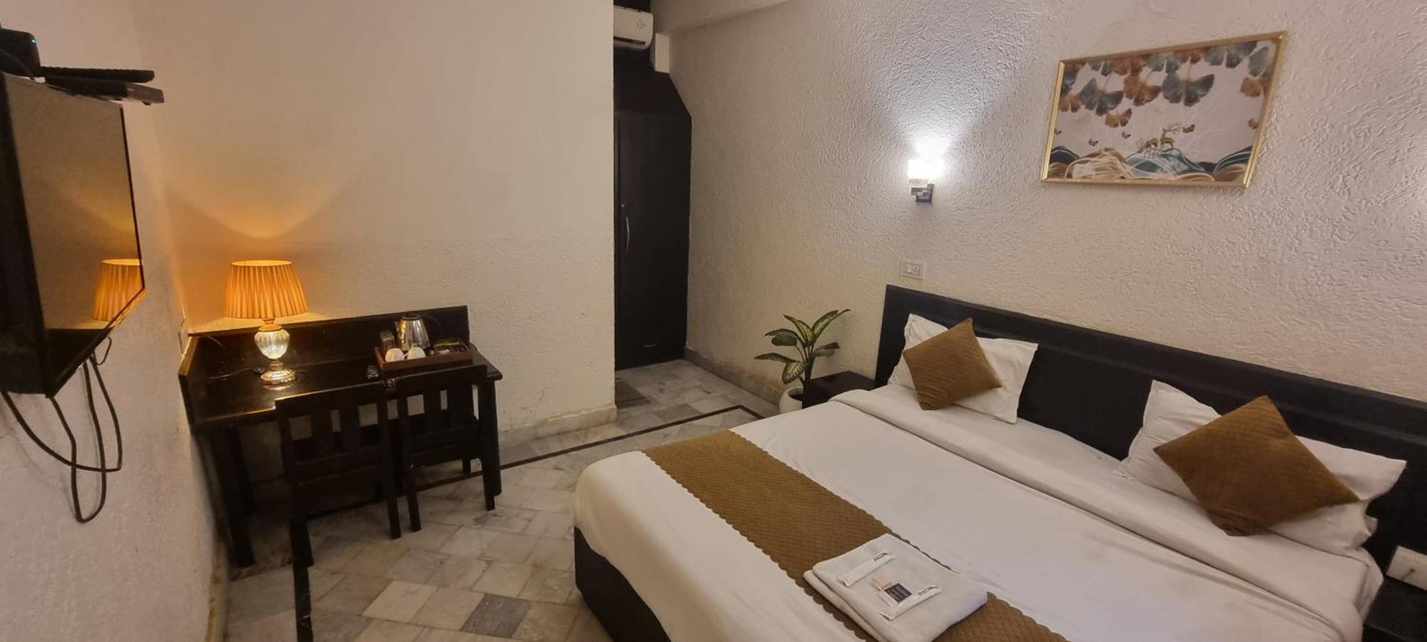 Around Stays-Prana Wellness Resort ริชิเคช ภายนอก รูปภาพ