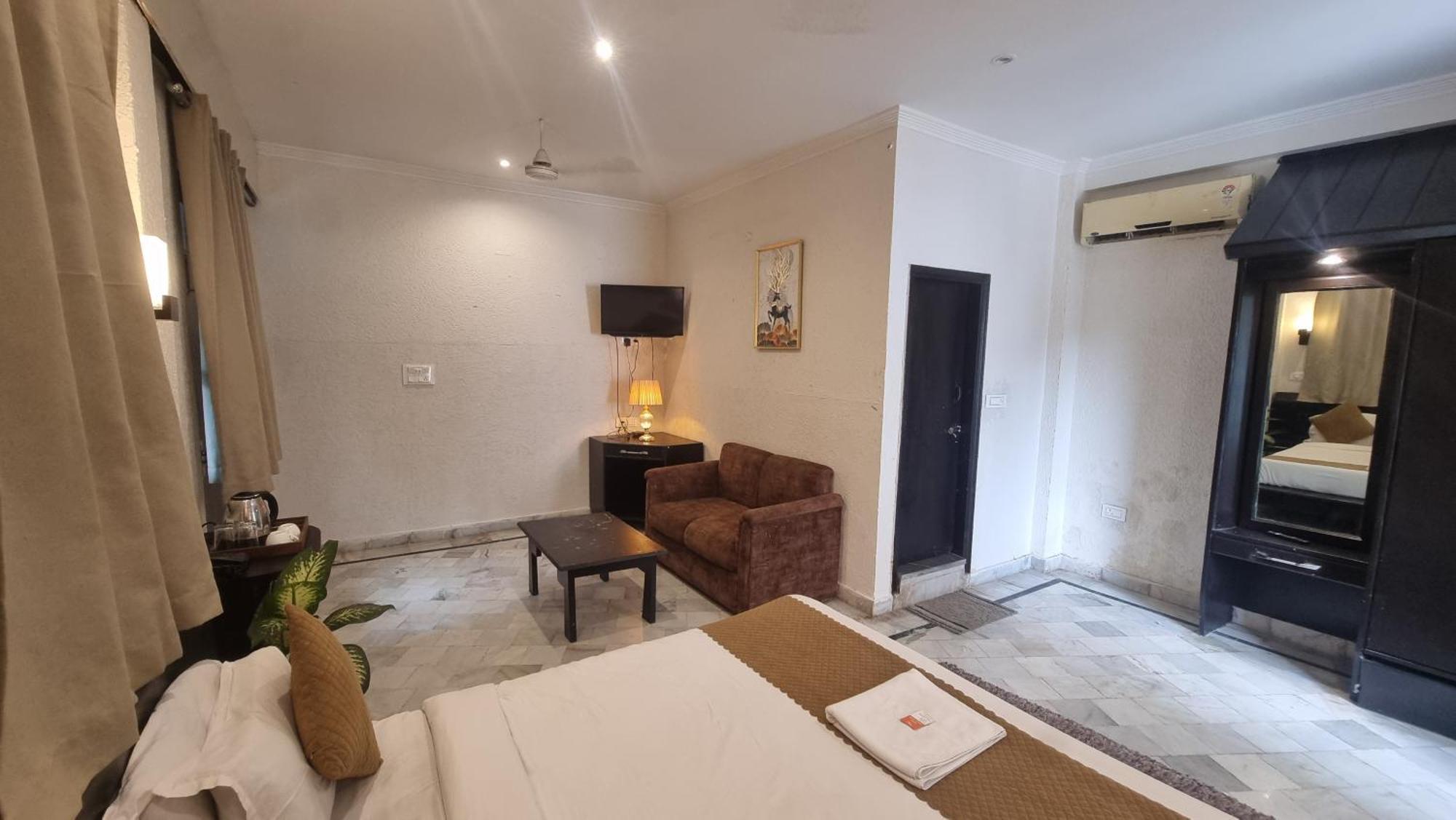Praana Wellness Resort By Around Stays ริชิเคช ภายนอก รูปภาพ