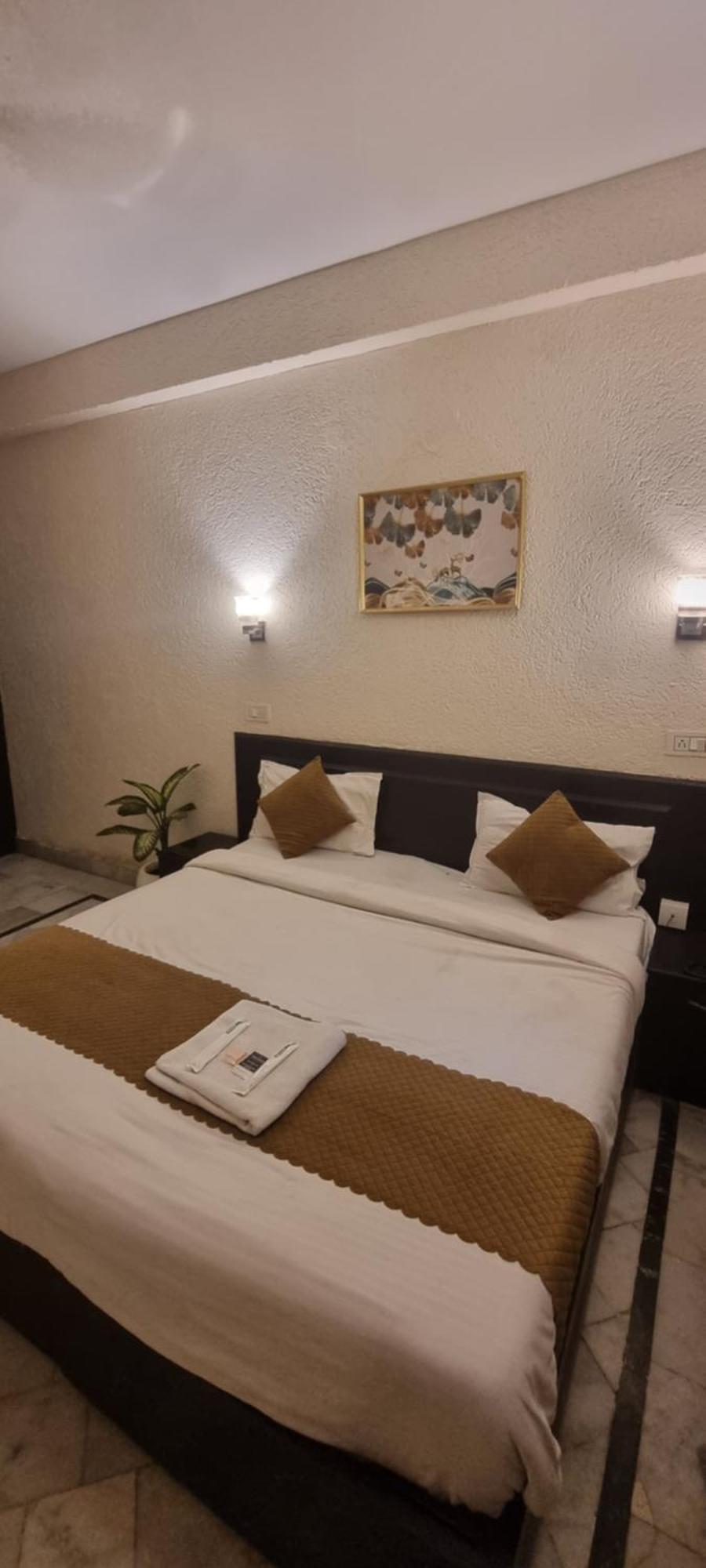 Praana Wellness Resort By Around Stays ริชิเคช ภายนอก รูปภาพ