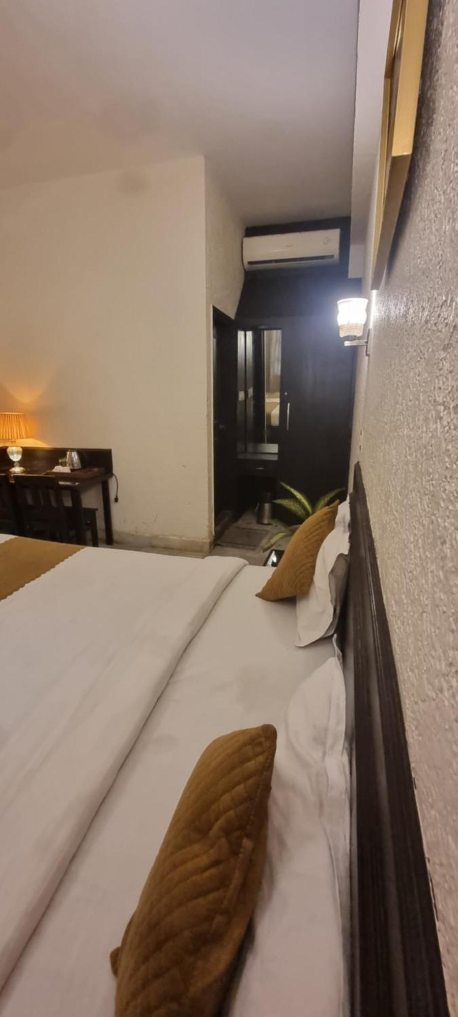 Around Stays-Prana Wellness Resort ริชิเคช ภายนอก รูปภาพ