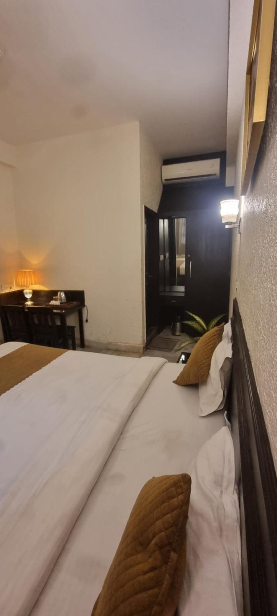 Praana Wellness Resort By Around Stays ริชิเคช ภายนอก รูปภาพ