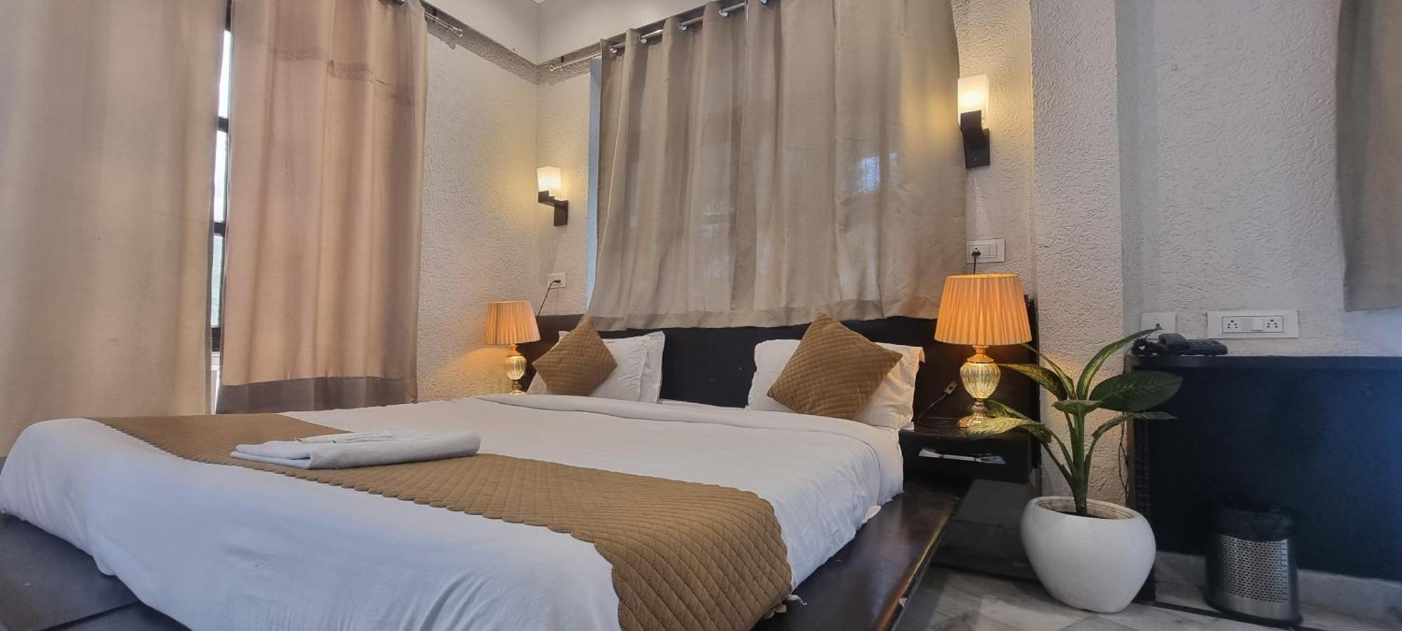 Around Stays-Prana Wellness Resort ริชิเคช ภายนอก รูปภาพ