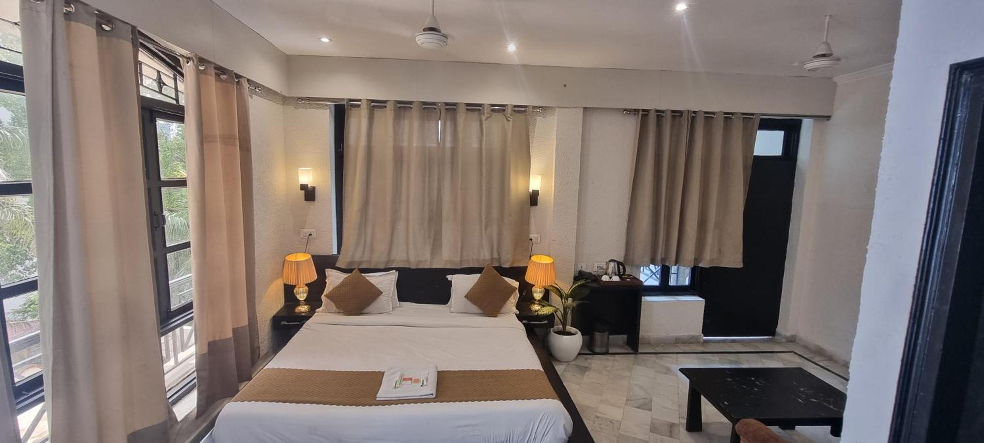 Praana Wellness Resort By Around Stays ริชิเคช ภายนอก รูปภาพ