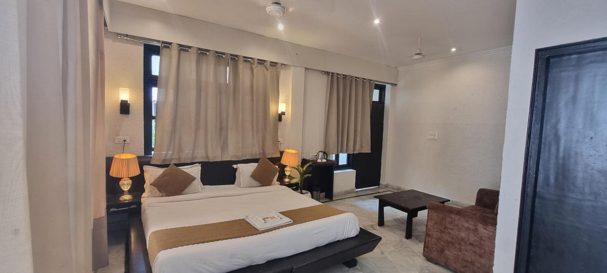 Praana Wellness Resort By Around Stays ริชิเคช ภายนอก รูปภาพ
